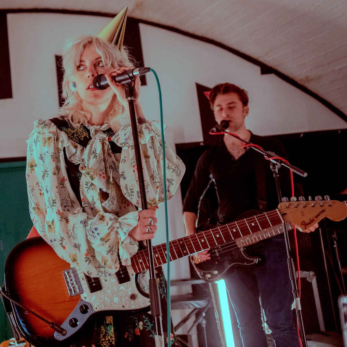 Izzy and Tommy from Black Honey in rehearsals